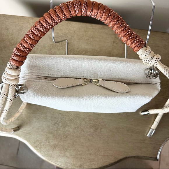 New Burberry Canvas Zip Top Handle Bag Removable Strap Neutral White GWP VIP - Picture 14 of 16